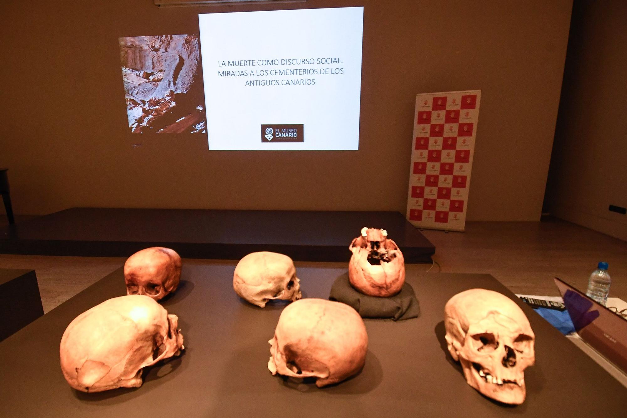 Exposición sobre los rituales aborígenes respecto a la muerte