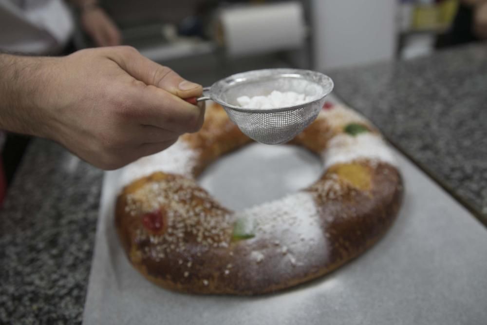 Así se elabora el roscón de Reyes en Busto