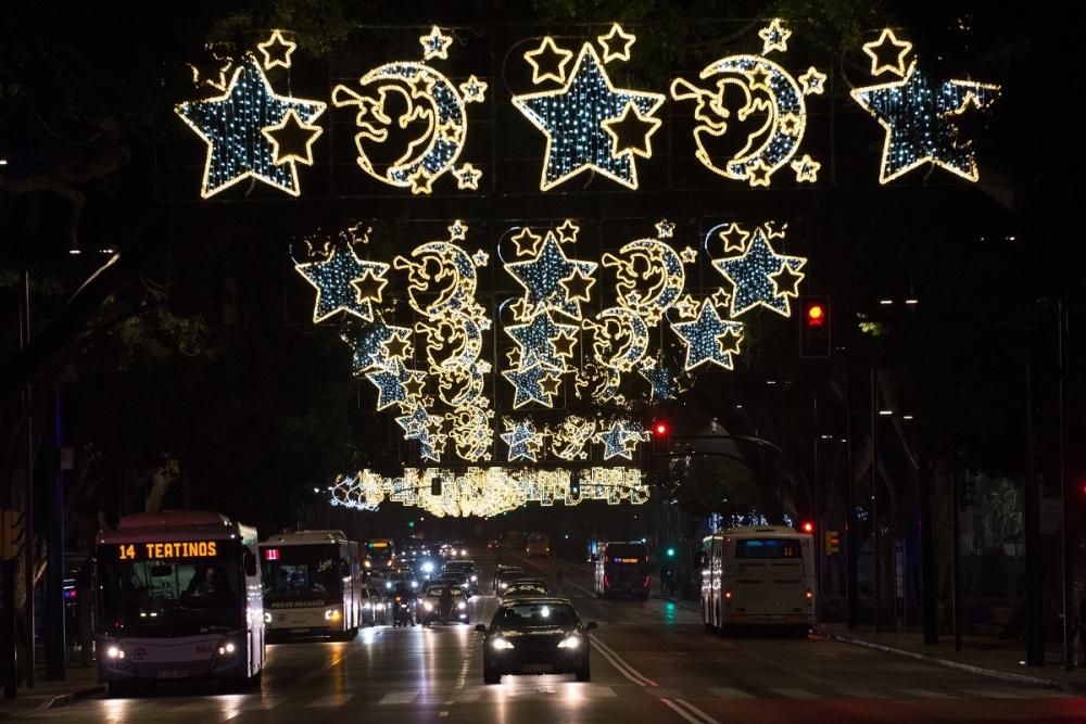 Málaga se echa a la calle para vivir su Navidad Covid-19