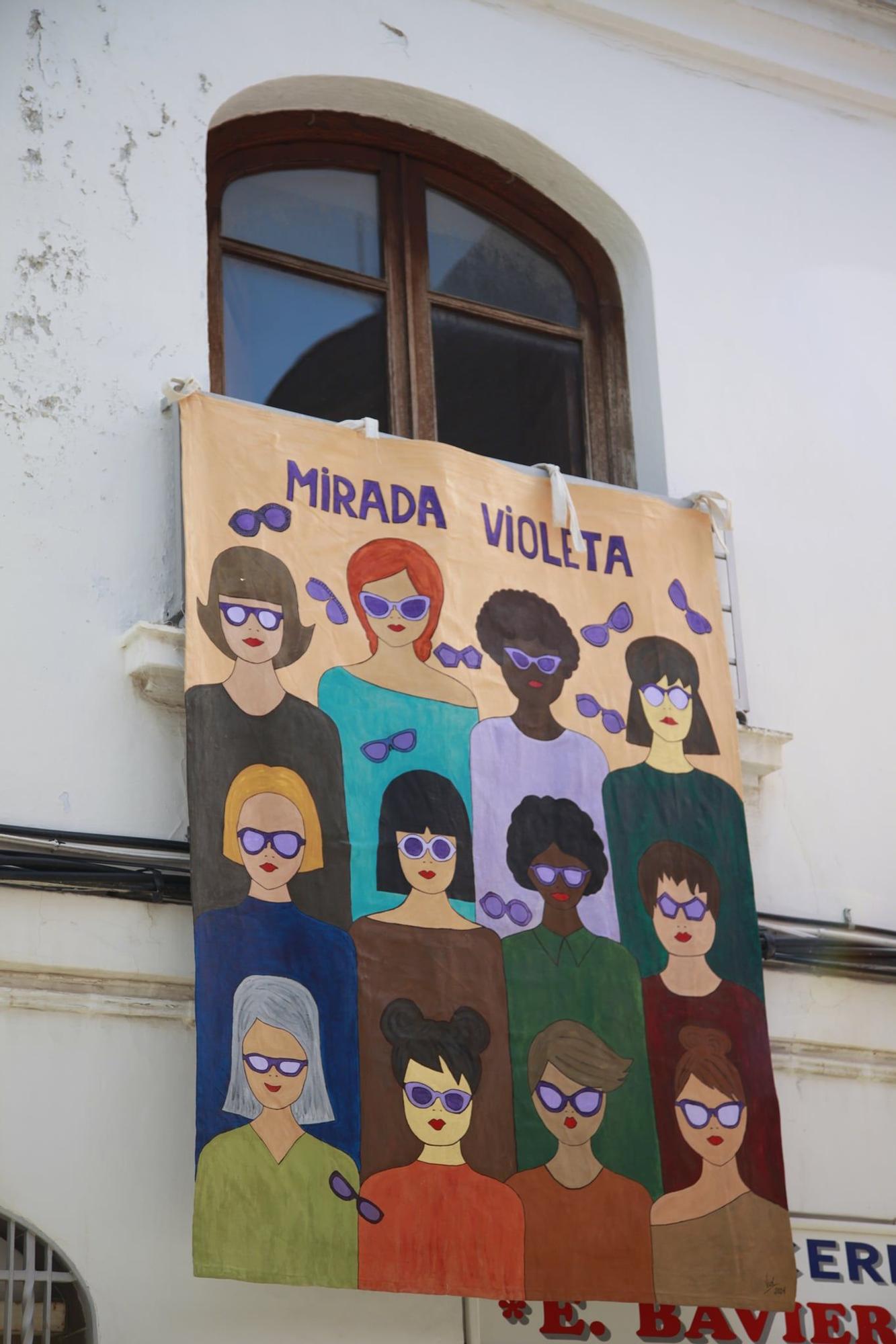 El feminismo   se reivindica   en los balcones   de Picanya