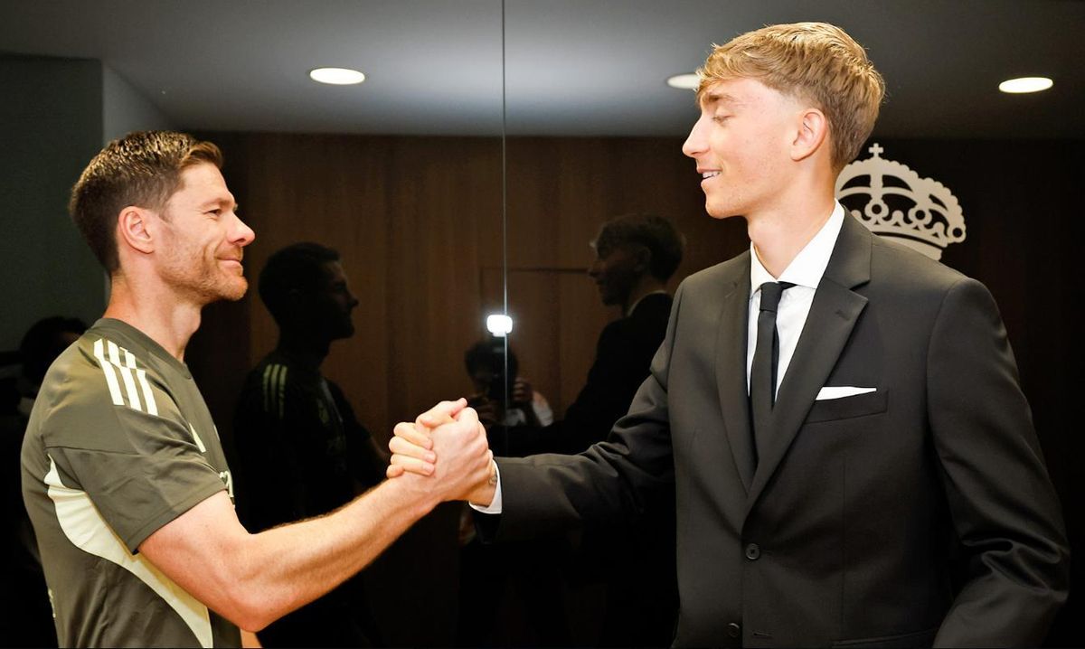 Dean Huijsen y Xabi Alonso, este martes en Valdebebas.