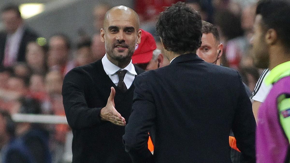 Guardiola i Lucho se saludan antes de un Barça-Bayern
