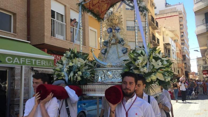 Los rocieros arropan a la Virgen