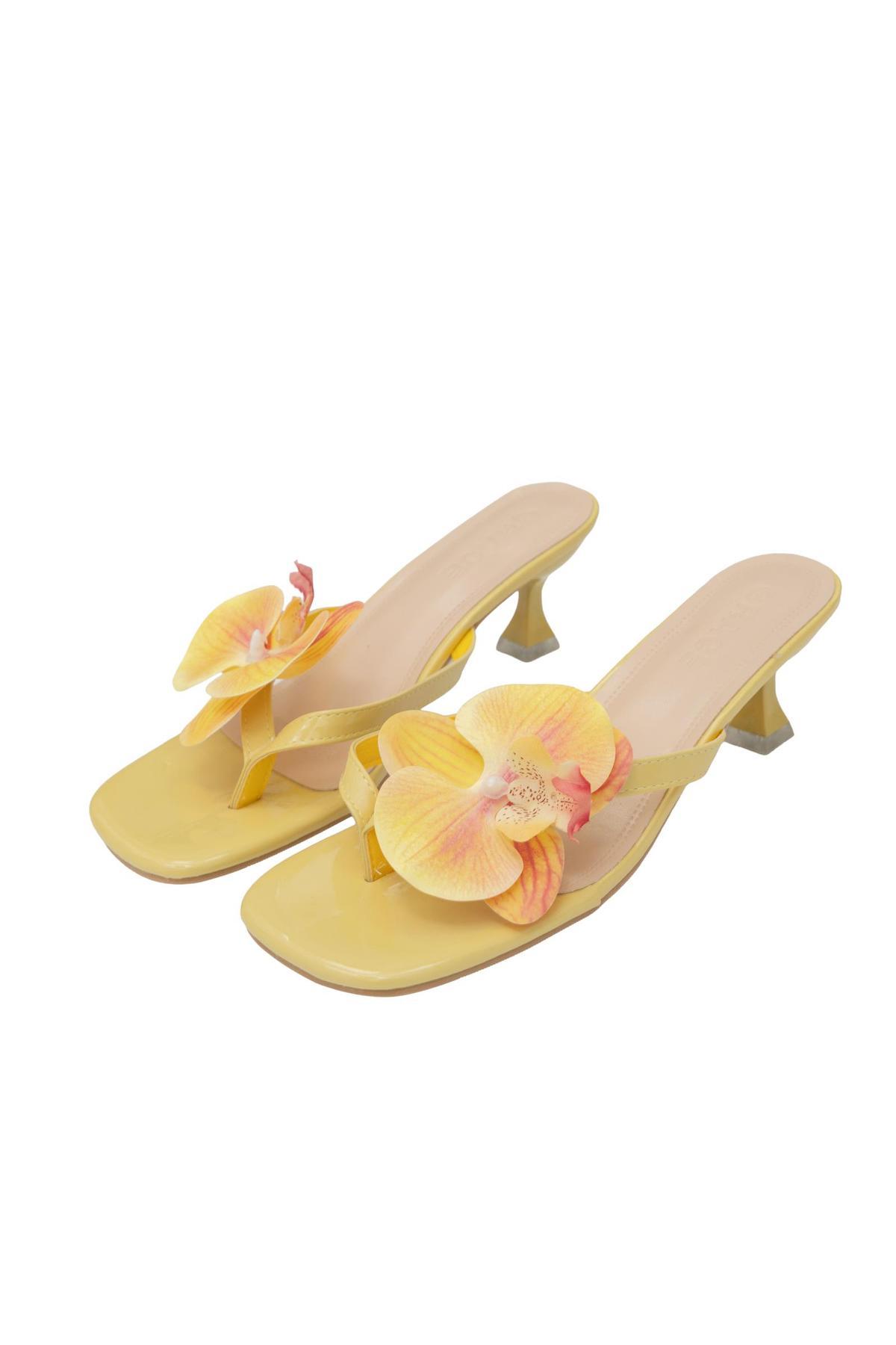 Sandalias motivo floral de SHEIN.
