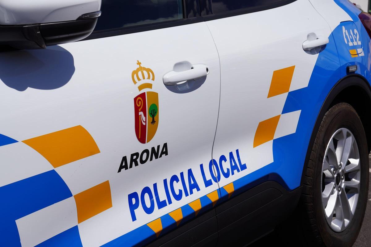 Un vehículo de la Policía Local de Arona.