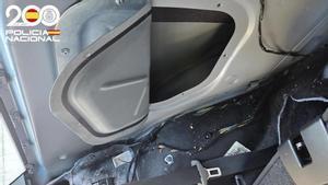 El compartimiento oculto de la droga dentro del coche