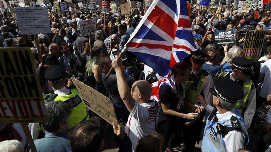 Miles de británicos se movilizan contra el &quot;golpe de Estado&quot; de Johnson