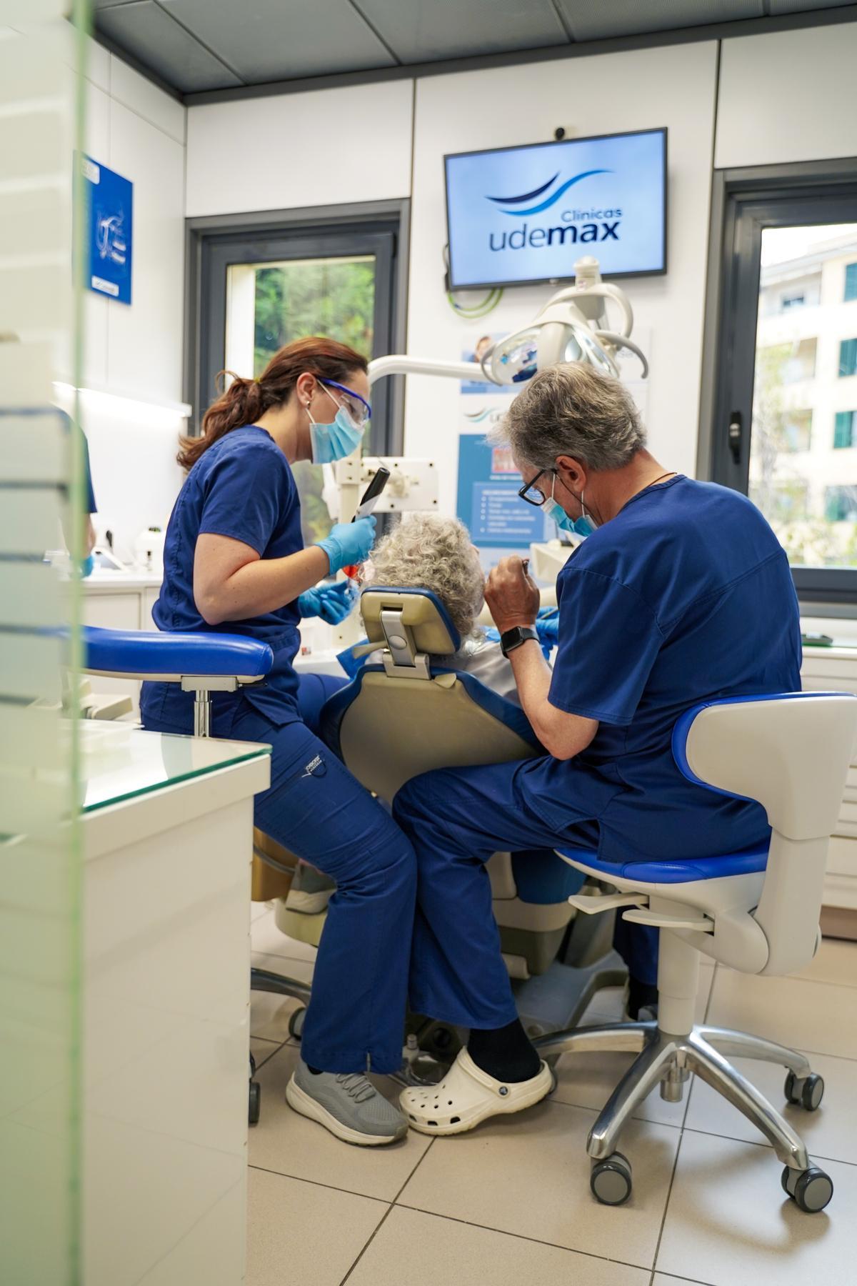Clínicas Udemax cuenta con un equipo cualificado de expertos en las distintas ramas de la Odontología y Estética facial.