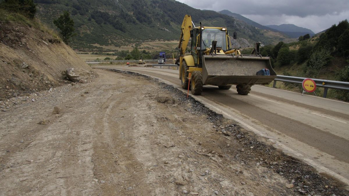 Obras en una carretera, en una fotografía de archivo.