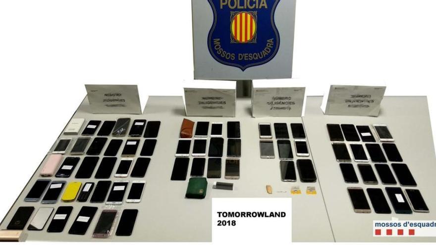 Detingudes vuit persones per robar 88 telèfons mòbils al festival Tomorrowland