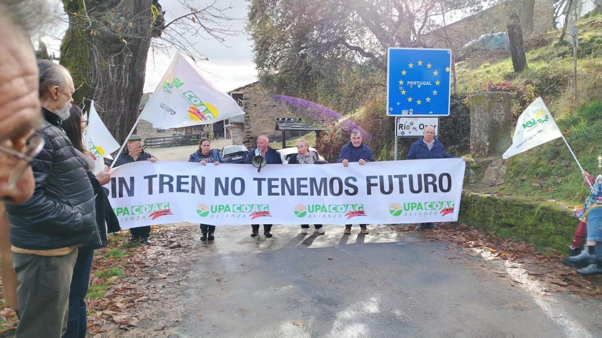 Rihonor se suma a la reivindicación por las paradas de tren