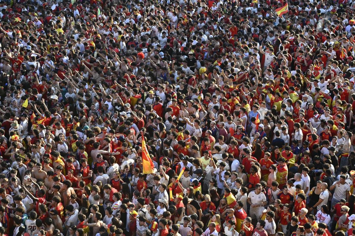 En imágenes | Zaragoza se vuelca con La Roja en la final del Mundial