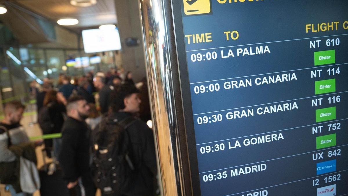 Operación salida de las vacaciones de Semana Santa en el aeropuerto Tenerife Norte.