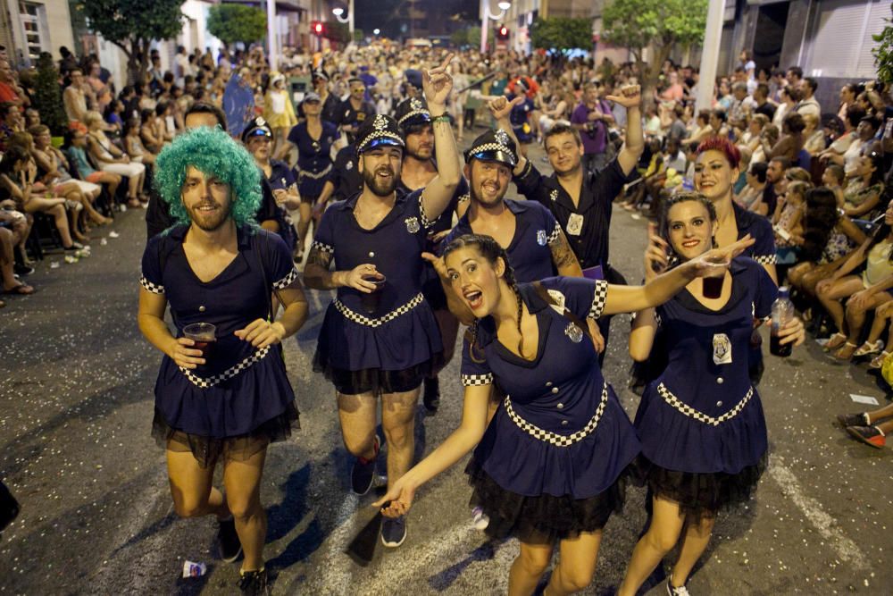 Charanga. El desfile más desenfadado de las fiestas (día 11) saca a la calle cientos de disfraces llenos de humor y de críticas hacia la actualidad.