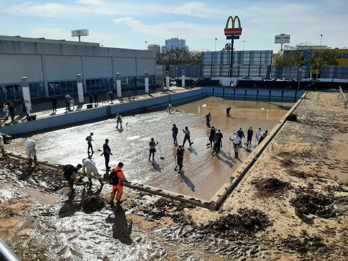 La Piscina exterior tras la dana.