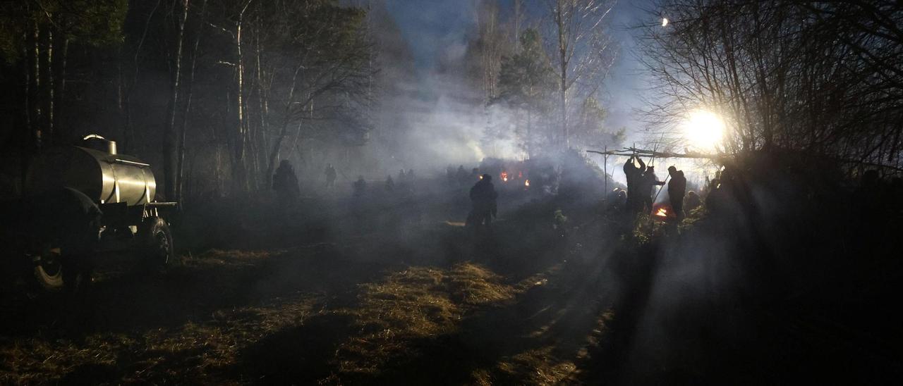 Migrantes en la frontera entre Bielorrusia y Polonia, en la región de Grodno.