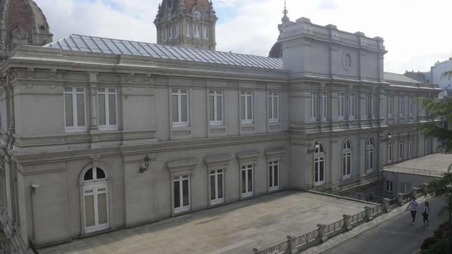 Ventanas de las oficinas de María Pita, hacia la fachada posterior del palacio municipal. víctor echave