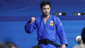 El judoca español Francisco Garrigós tras lograr la medalla de bronce al finalizar su combate de Judo -60 kg Masculino ante el georgiano Giorgi Sardalashvili, durante los Juegos Olímpicos de París 2024 este sábado, en la capital francesa.