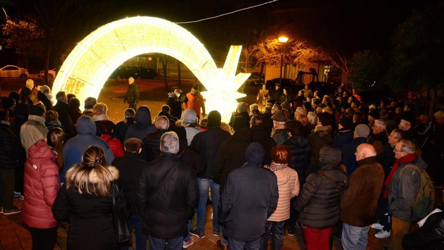 Los vecinos de Valdefierro acuerdan su lista de exigencias si se va del barrio la línea 24