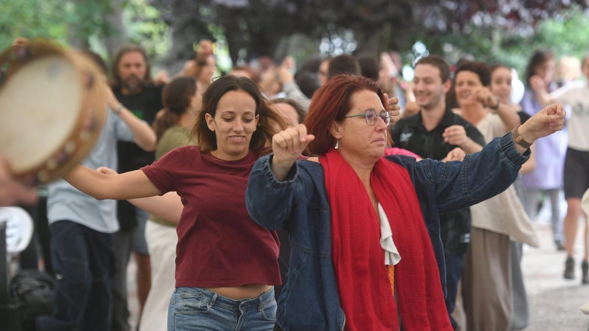 Taller de baile gallego en la romería de Santa Margarita, en A Coruña.