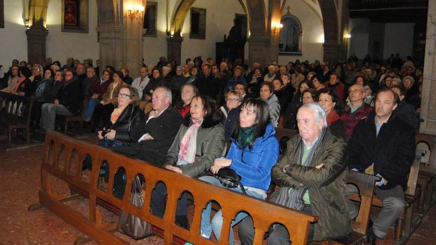 El público, en la iglesia parroquial de San Félix.