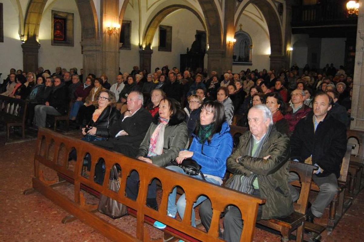 El público, en la iglesia parroquial de San Félix.