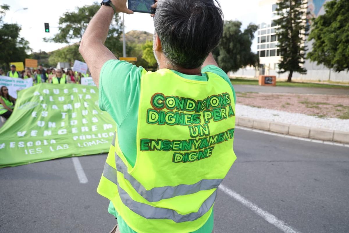 Huelga de docentes en Alicante: la manifestación llega a la Avenida de Dénia