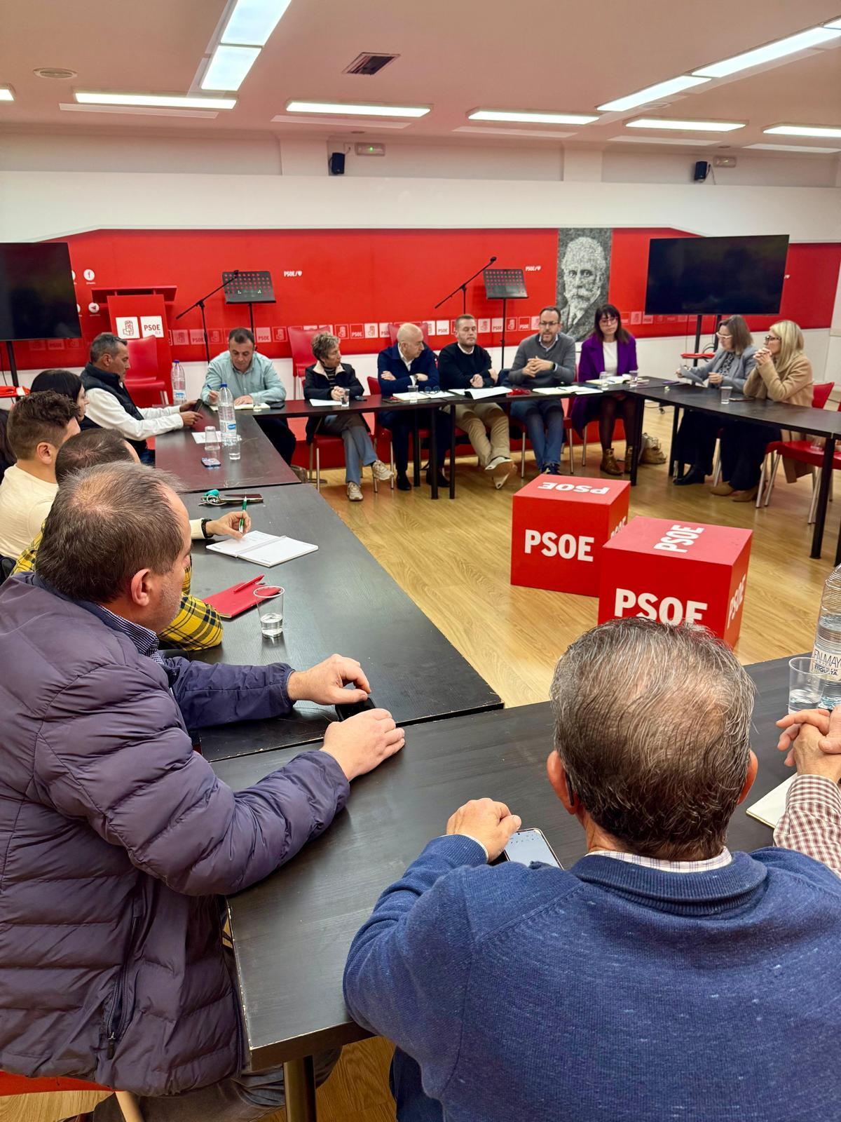 Reunión de la ejecutiva local del PSOE de Elche para denunciar los problemas que existen en la sanidad