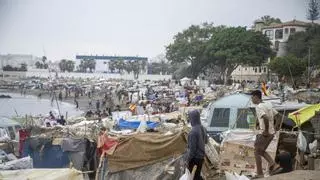 El Gobierno construirá dos centros permanentes con 1.600 plazas en Ceuta y Melilla para identificar a los inmigrantes