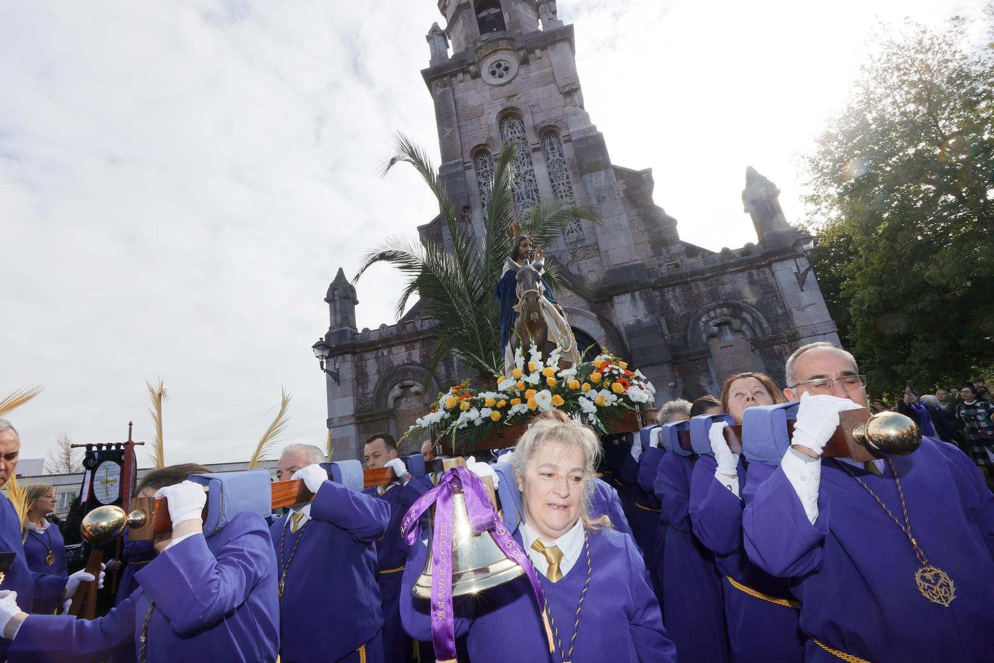 Procesión de La Borriquilla en San Pedro de los Arcos (Oviedo).