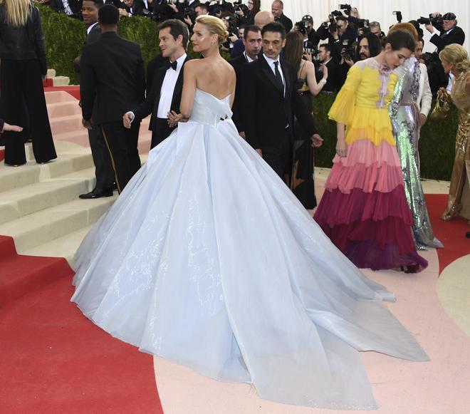 Claire Danes con Zac Posen en la Gala Met 2016