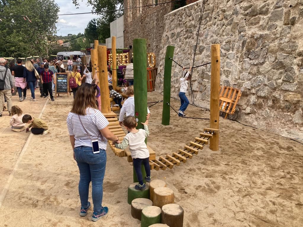 Una renovada Fira de la Coca i el Mató aplega una gentada a Monistrol