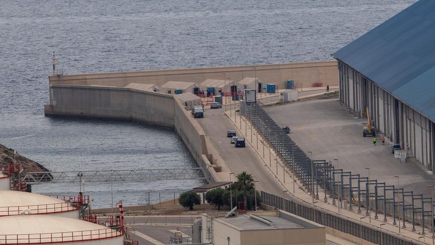 Cuatro muertos, entre ellos un niño, tras hundirse una patera en la costa de la Región