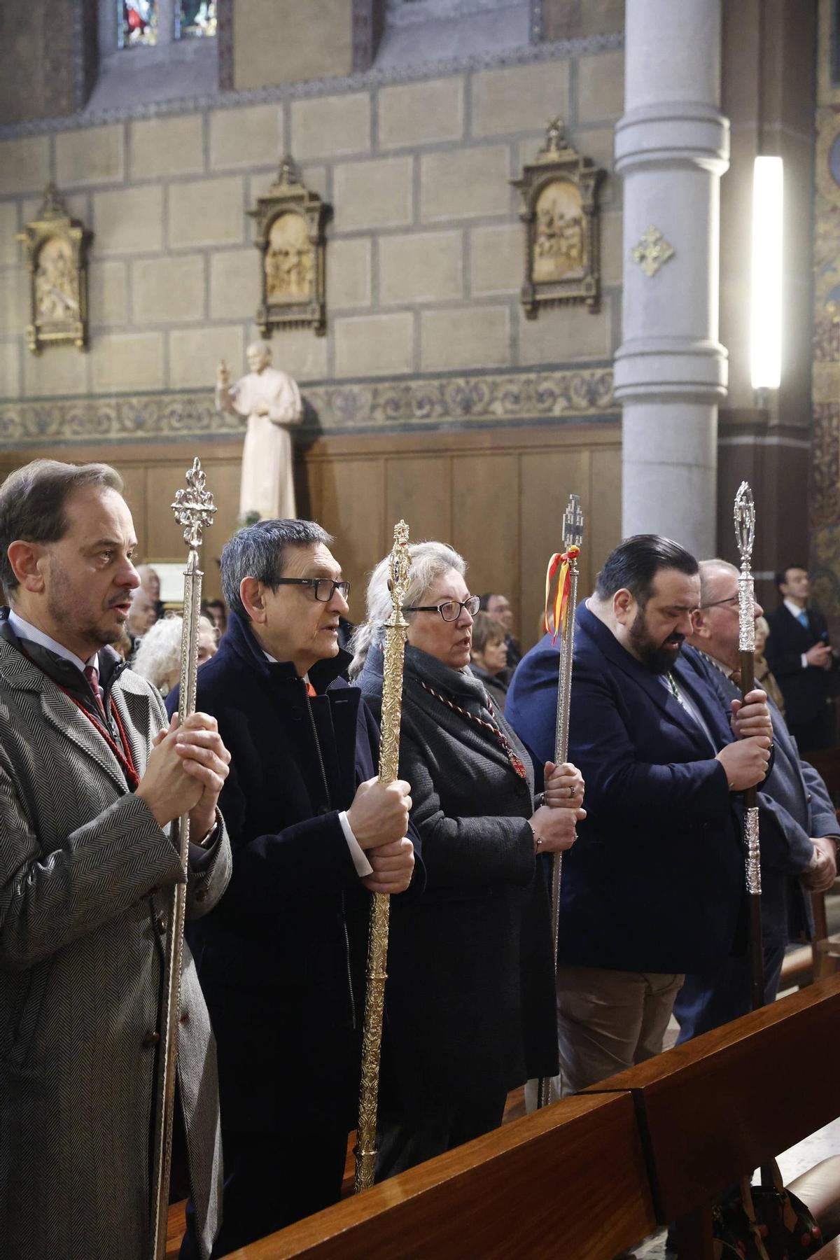 La misa en la basílica de Gijón en honor de Santa Águeda, en imágenes