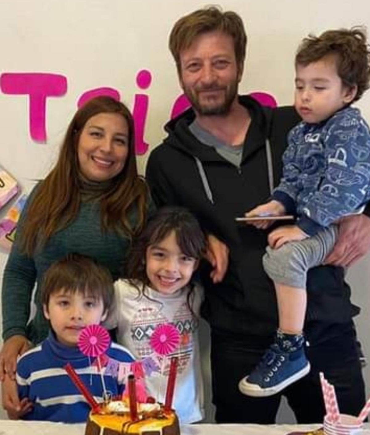 Mauro Acedo, con su familia.