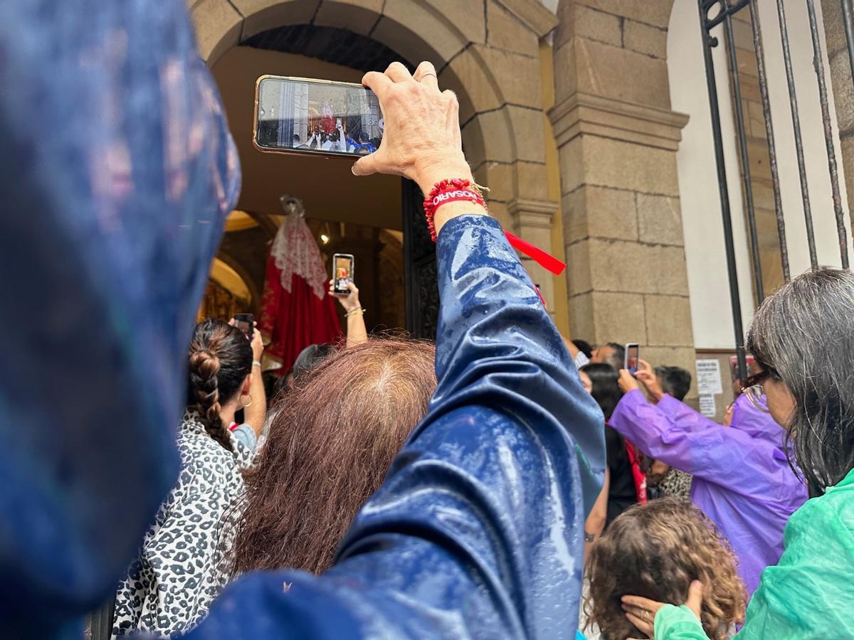 Las fiestas del Rosario de Luarca: emoción y alegría bajo la lluvia