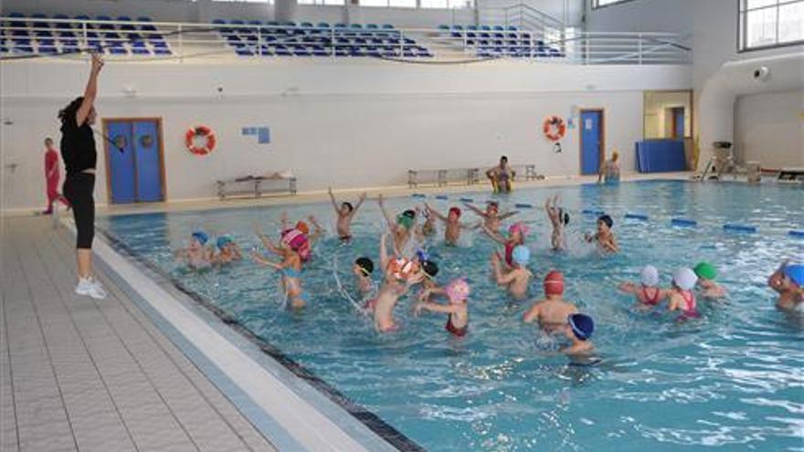 Plasencia reabre su piscina bioclimática tras venirse abajo un techo de pladur este lunes