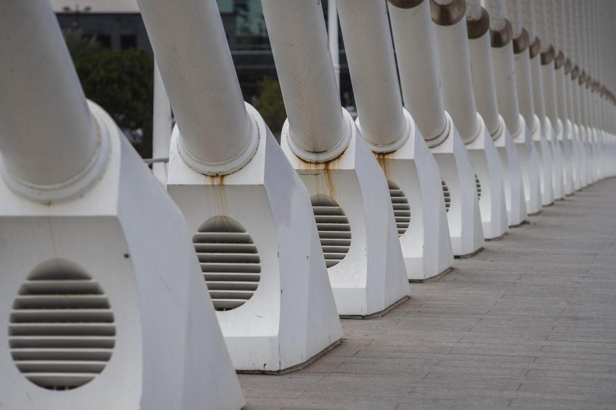 El óxido es uno de los problemas del puente.