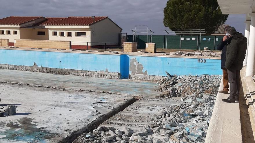 Avanzan a buen ritmo las obras de renovación de la piscina de Toro