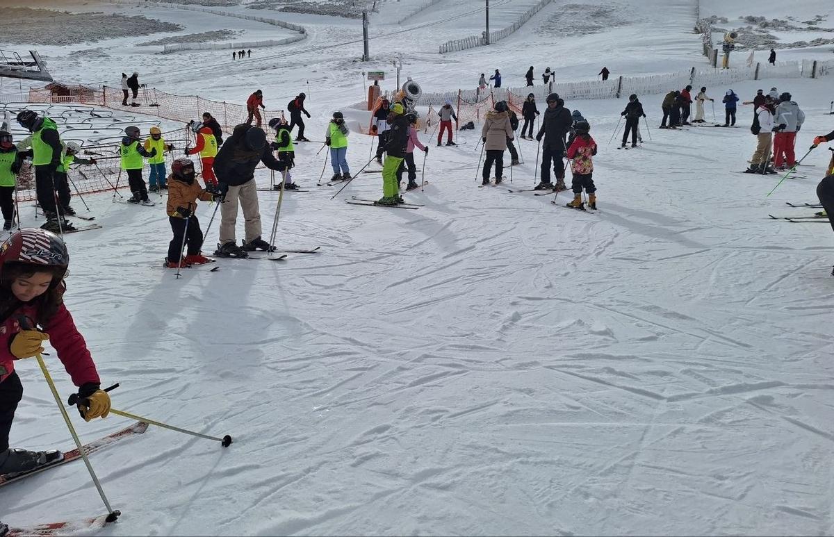 Fotogalería | Así es la estación de La Covitera, la favorita de los cacereños para esquiar