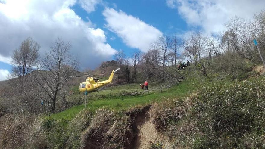 Fallece una niña de 3 años y un adulto resulta herido grave al volcar un tractor