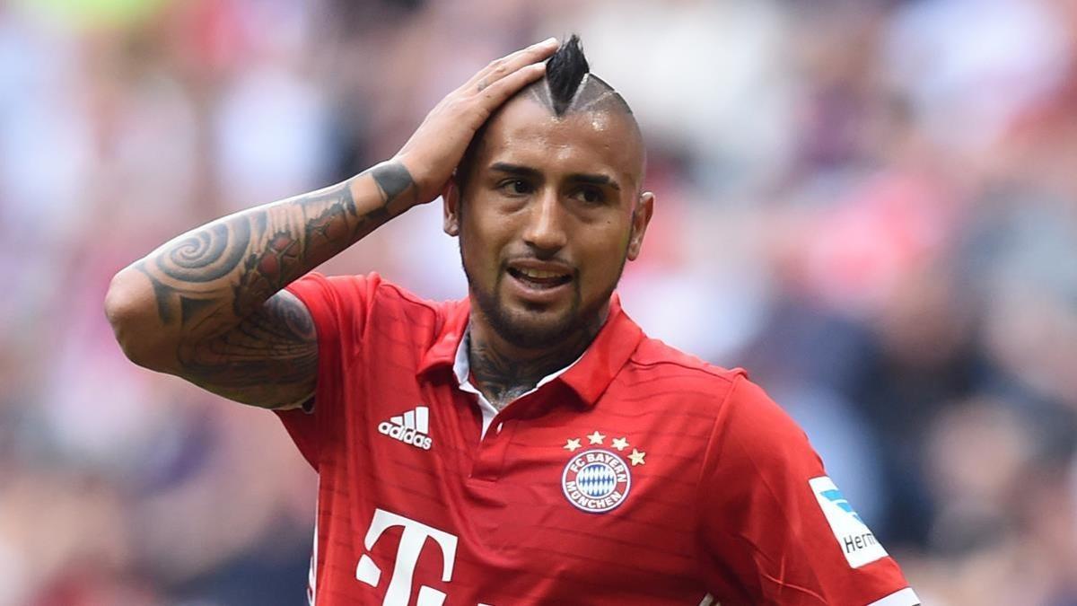 Arturo Vidal se lamenta en un partido del Bayern.