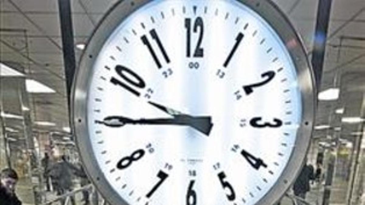 Reloj de la estación de plaza de Catalunya.