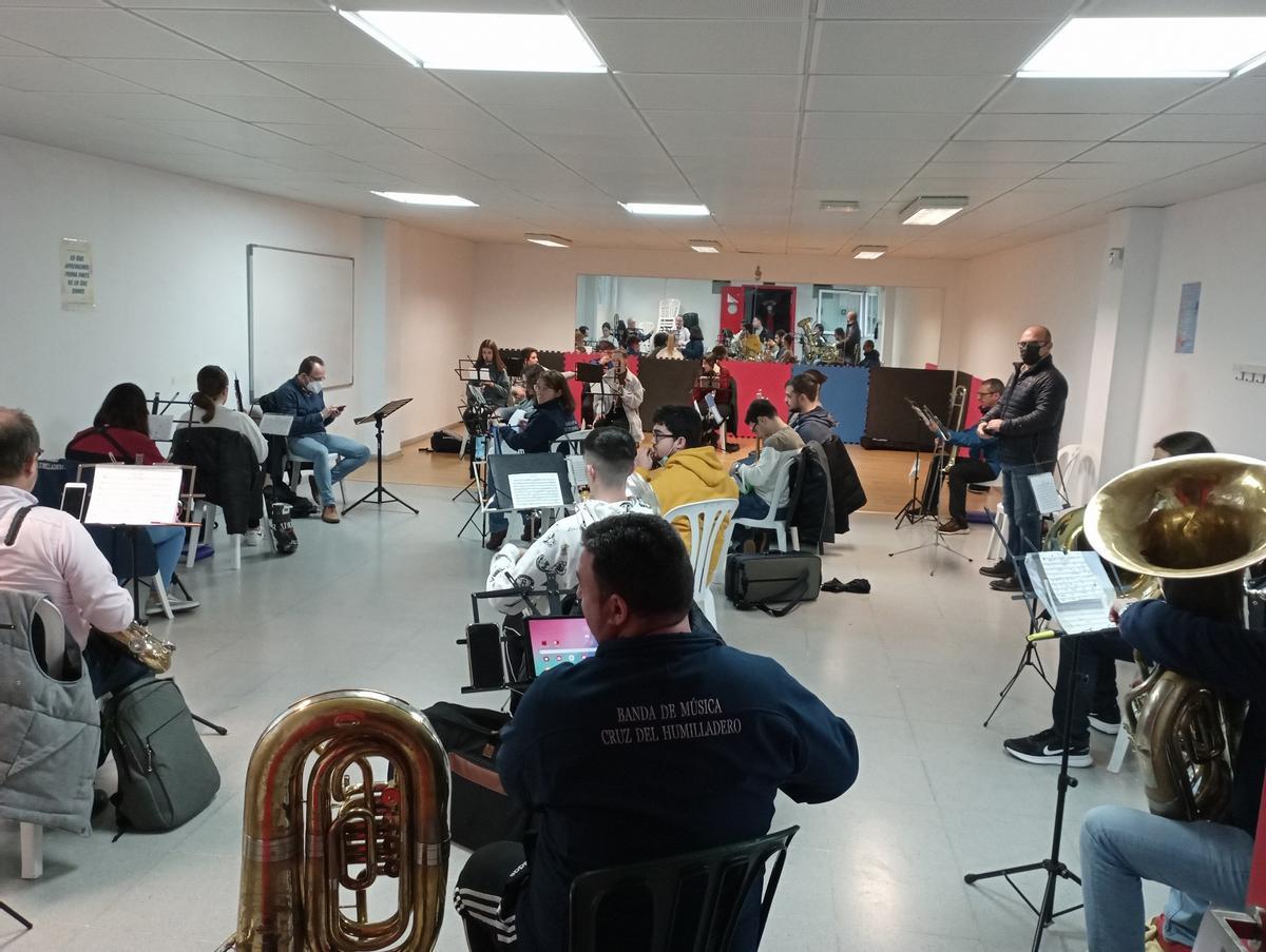 Ensayo de la banda titular un viernes por la tarde.