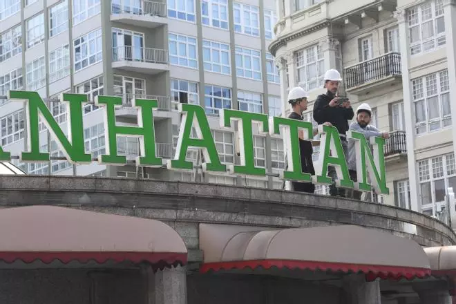 El rodaje de ‘Fatum’ revoluciona la plaza de Pontevedra