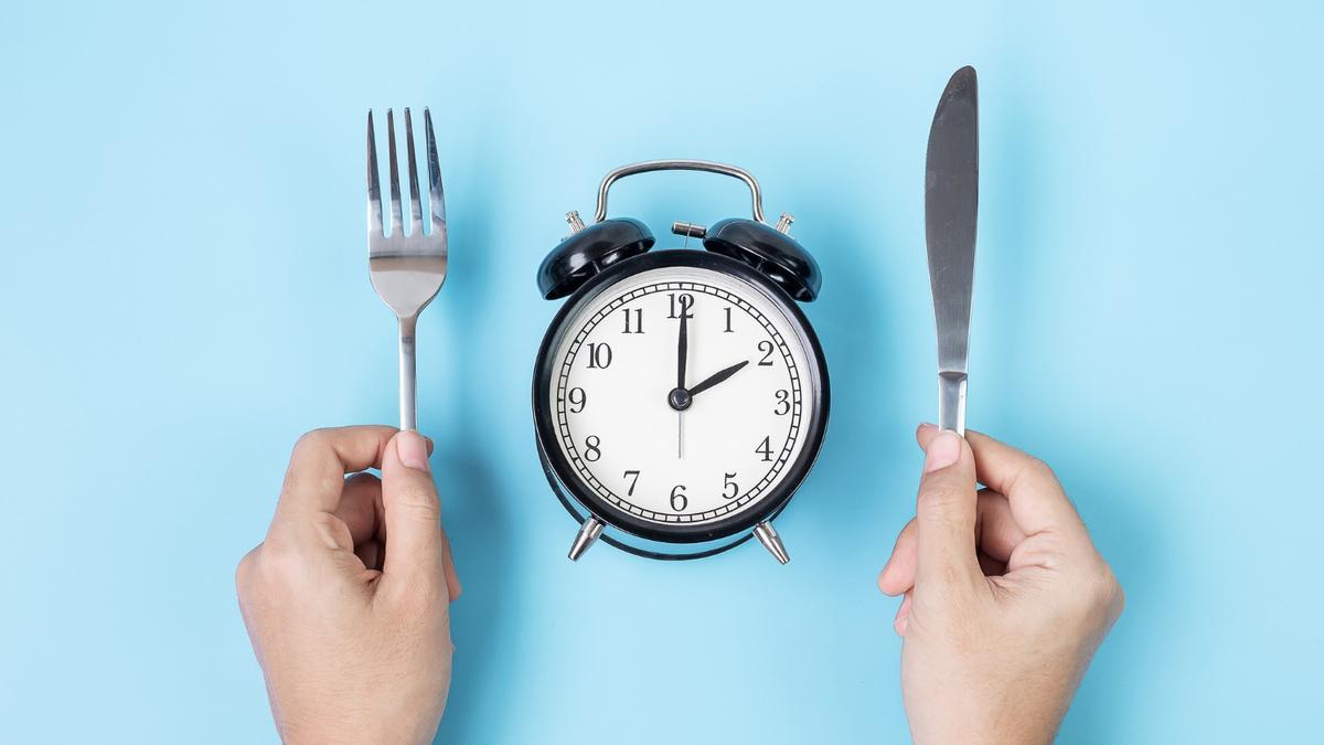 Esta es la hora a la que debes cenar según los nutricionistas.