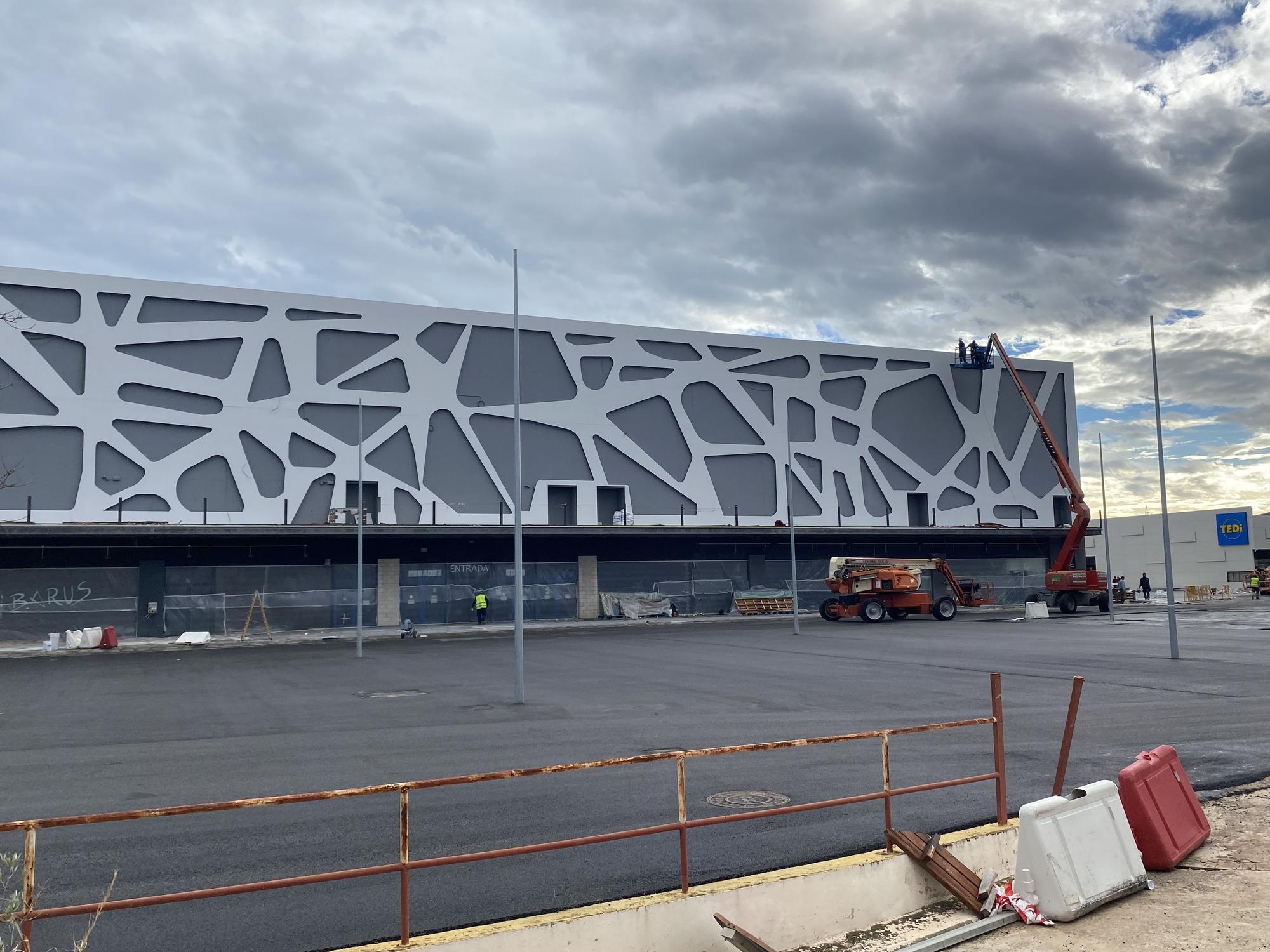 Así está el centro comercial 'fantasma' de Benicarló a una semana de su reapertura