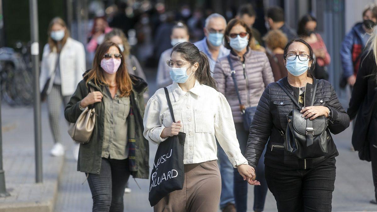 La OCU insiste en que las mascarillas se repartan gratis