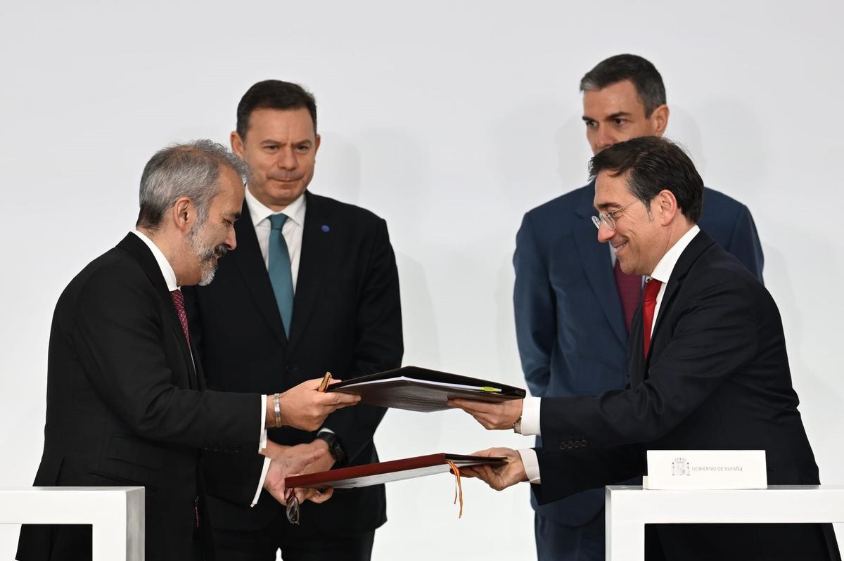 El ministro de Asuntos Exteriores, José Manuel Albares,  junto a su homólogo portugués, Paulo Rangel, durante la XXXVI Cumbre Hispano-Portuguesa bajo el lema 'Alianza Ibérica para Seguridad Climática', a 6 de marzo de 2026, en La Rábida (Huelva).