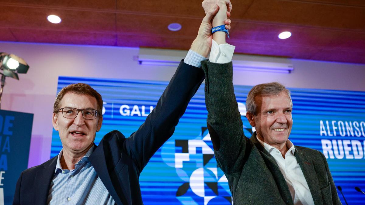 Feijóo y Rueda en la reunión de la Junta Directiva del PP gallego celebrada este lunes tras la victoria por mayoría absoluta del PPdeG en las elecciones gallegas